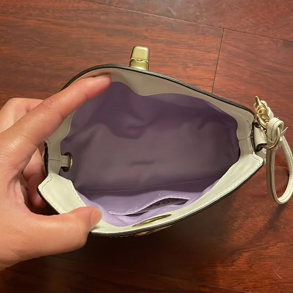 Coach Hamptons Signature Tote Capacity Wristlet NWT - Picture 2 of 4